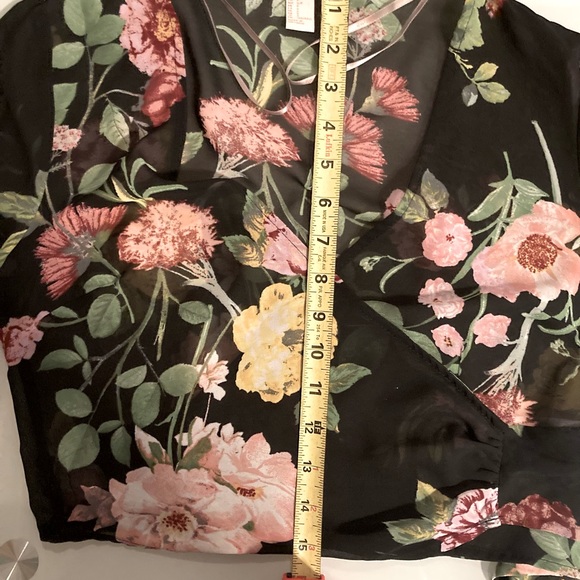 Forever 21 Contemporary Sheer Floral Deep V Wrap Blouse Size Small. - Picture 7 of 11